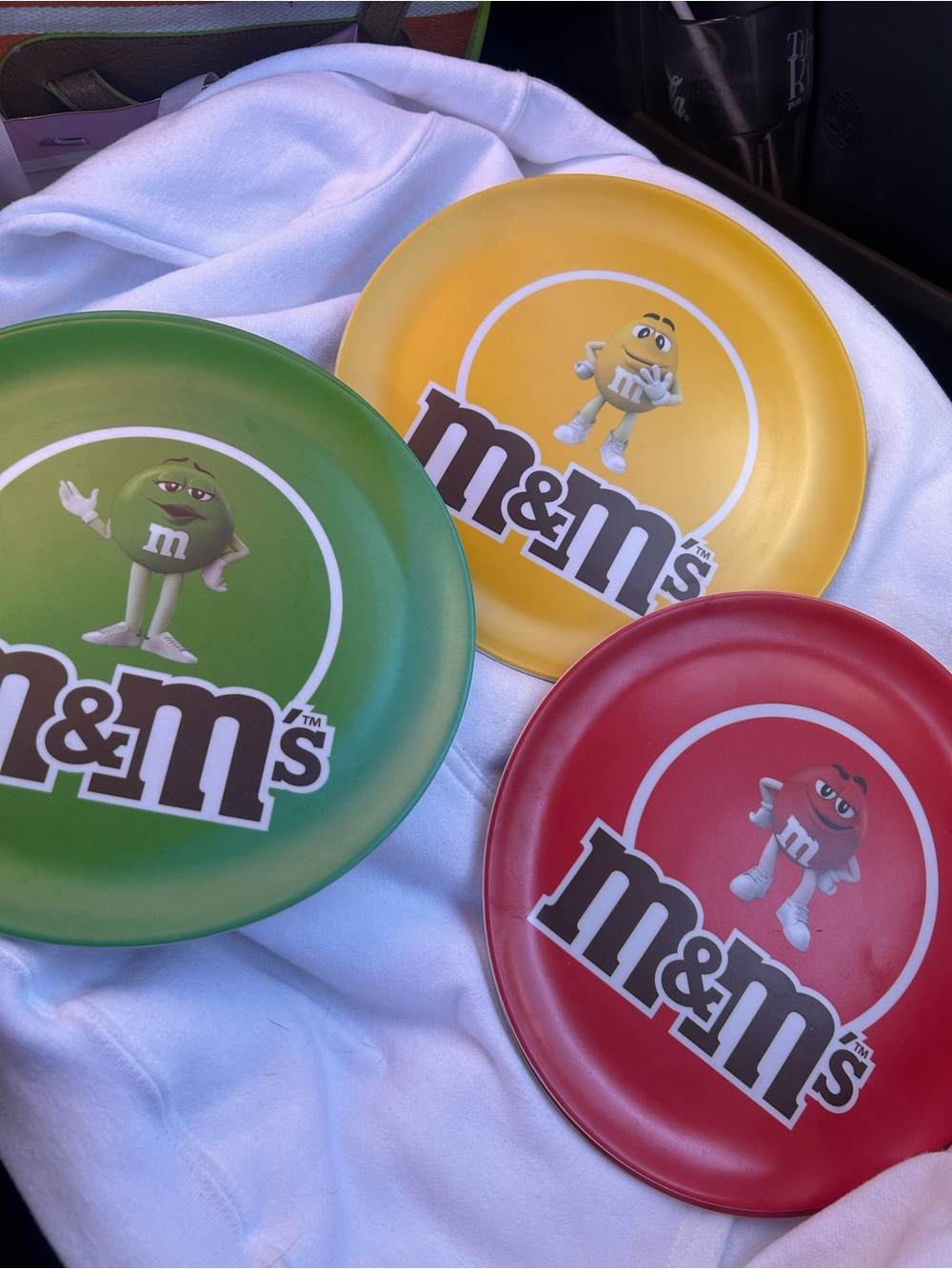 M&M'S Dessert Plate - White with Subtle Embossed Logo